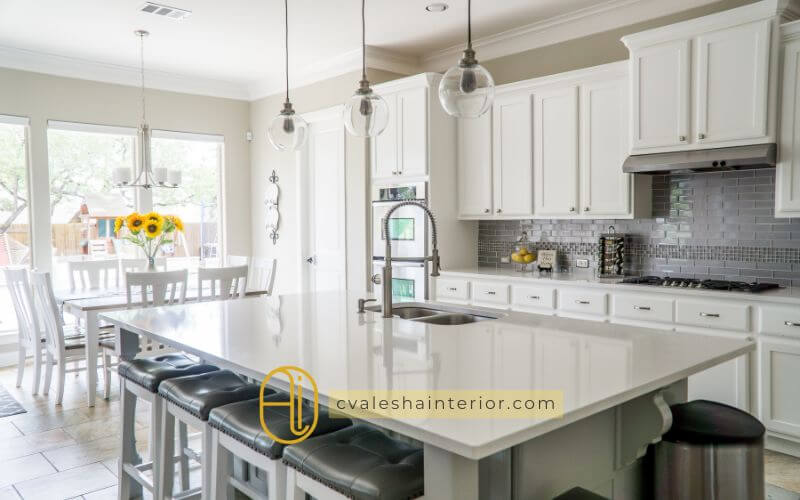 Temukan warna kitchen set tren 2025: hijau zaitun, biru laut, hingga hitam matte. Wujudkan dapur modern dengan Alesha Interior!