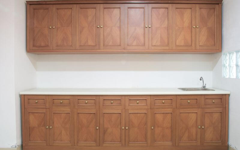 Cara merawat kitchen set agar terlihat baru: tips praktis & mudah. Dapatkan solusi praktis dari Alesha Interior.