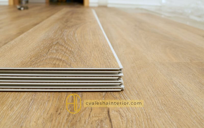 Temukan rahasia memilih lantai vinyl berkualitas: tahan lama, anti slip, dan estetik. Panduan lengkap untuk lantai rumah modern Anda